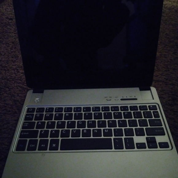 IPad - Picture 7 of 7